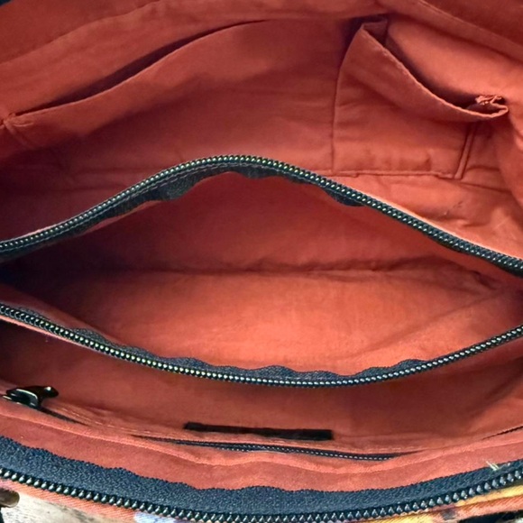 Large Donna Sharp floral tote in great pre-owned condition - Picture 7 of 7